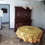 Maison Sur Les Bords De Vienne. * Queaux